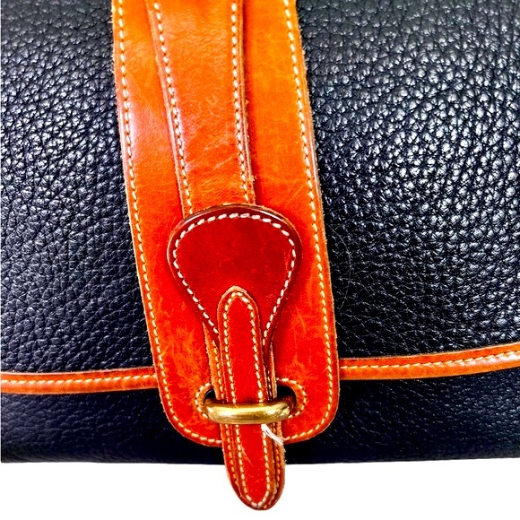 Vintage Dooney & Bourke Black All Weather Leather Saddle Bag Tan Trim - Picture 4 of 16